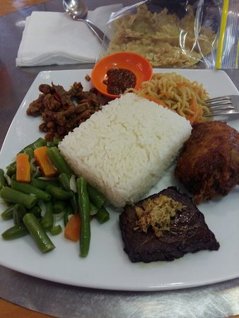 Ayuriz Cafe - Sunshine Coast Guide 0