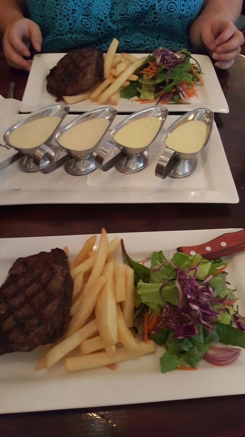 The Arch Rival Bar & Grill - Sunshine Coast Guide 2