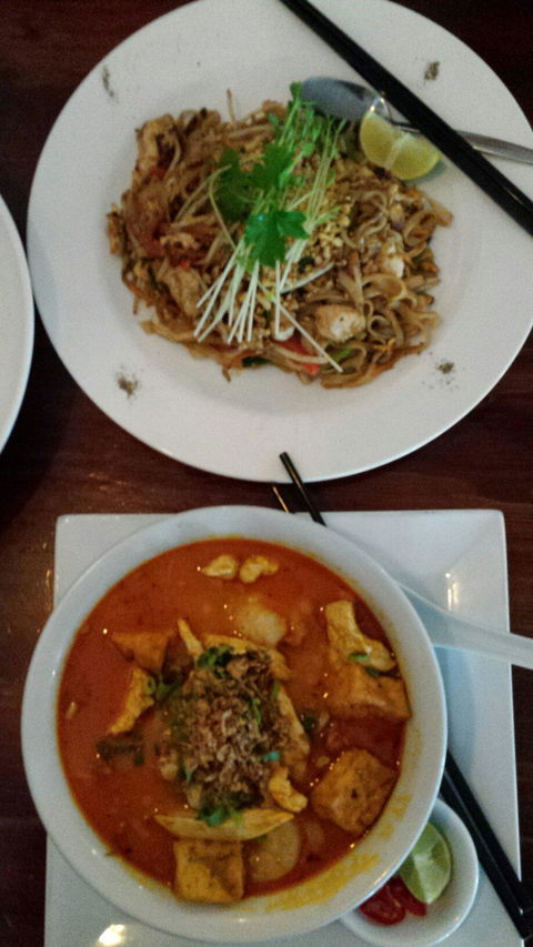 The Arch Rival Bar & Grill - Sunshine Coast Guide 8