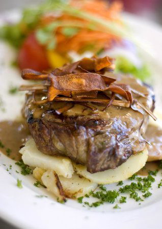 Waves Bistro At The Pier Hotel - Sunshine Coast Guide 0