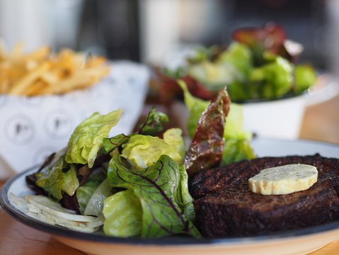 Harry's Steak Bistro - Sunshine Coast Guide 0