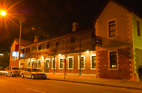 Belmore Hotel Scone - Sunshine Coast Guide 4