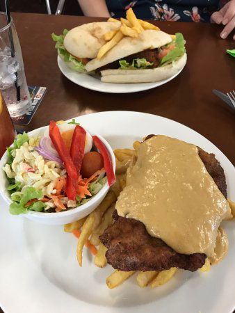 Sarina RSL - Sunshine Coast Guide 0