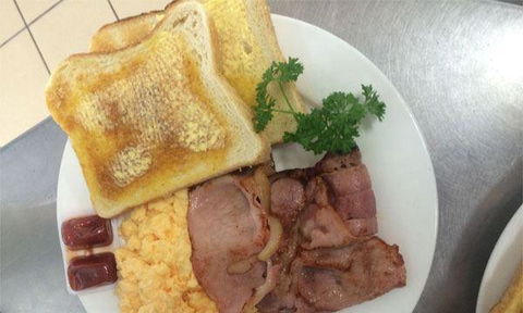 Albion Hotel - Sunshine Coast Guide 0