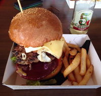 Howard Springs Tavern - Sunshine Coast Guide