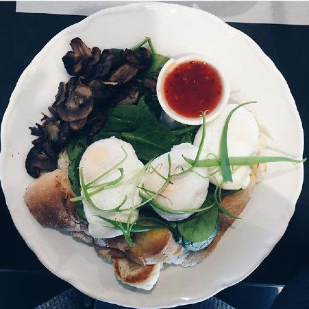 Nelly's Cafe On Emu Bay - Sunshine Coast Guide 0
