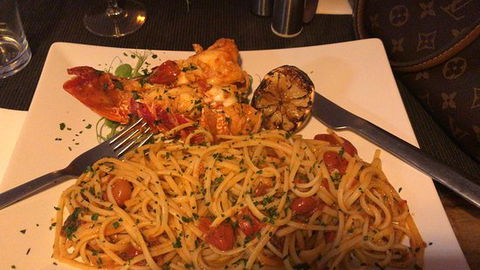 Amore - Sunshine Coast Guide 0