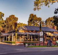The Duck Inn - Sunshine Coast Guide