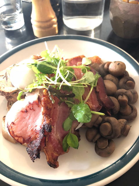 Little Sister - Sunshine Coast Guide 2