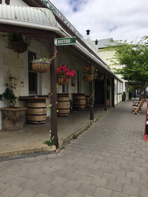 Robin Hood Hotel - Sunshine Coast Guide 12