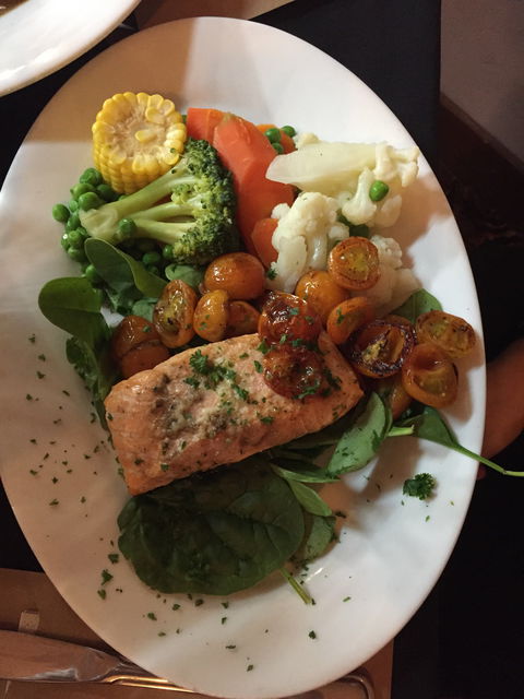 Robin Hood Hotel - Sunshine Coast Guide 2