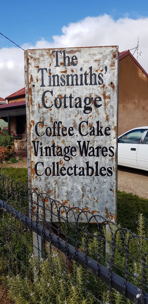 The Tinsmith's Cottage - Sunshine Coast Guide 4
