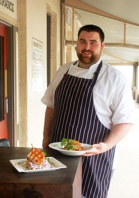 Sevenhill Hotel - Sunshine Coast Guide 24
