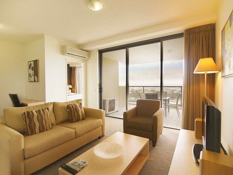 Oaks 212 Margaret - Sunshine Coast Guide 3