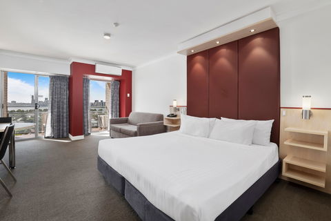 Metro Hotel Perth, South Perth - Sunshine Coast Guide 6