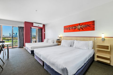 Metro Hotel Perth, South Perth - Sunshine Coast Guide 8