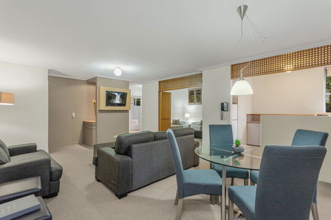 The Airport International Motel - Sunshine Coast Guide 7