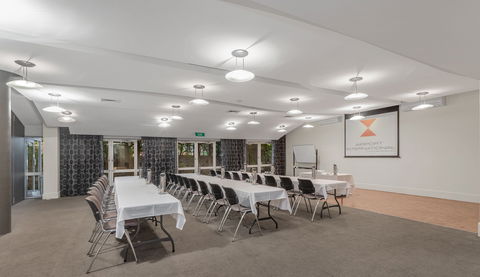 The Airport International Motel - Sunshine Coast Guide 13