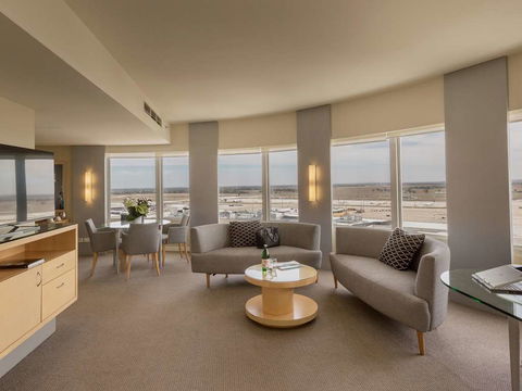 PARKROYAL Melbourne Airport - Sunshine Coast Guide 13