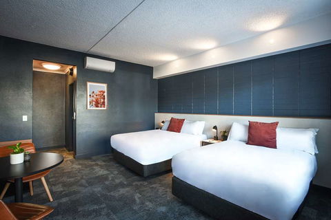 HotelMOTEL - Sunshine Coast Guide 2