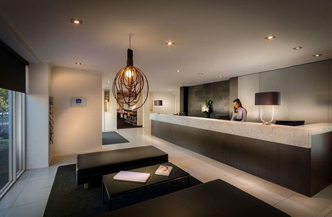 Best Western Plus Travel Inn Hotel - Sunshine Coast Guide 1