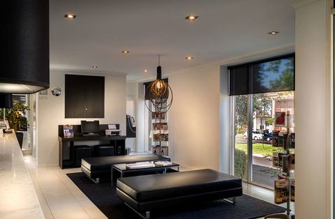 Best Western Plus Travel Inn Hotel - Sunshine Coast Guide 2