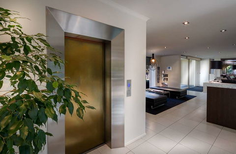 Best Western Plus Travel Inn Hotel - Sunshine Coast Guide 3