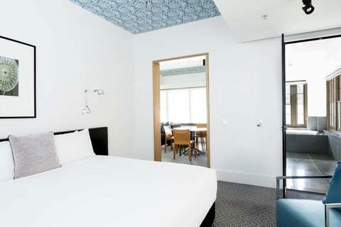 Peppers Gallery Hotel, Canberra - Sunshine Coast Guide 12