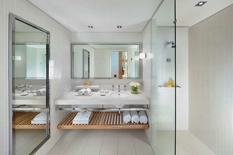 Crown Promenade Hotel - Sunshine Coast Guide 6