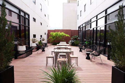 Essence Hotel Carlton - Sunshine Coast Guide 1