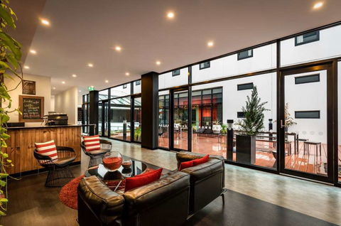 Essence Hotel Carlton - Sunshine Coast Guide 2