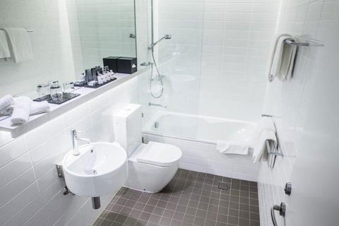 Adge Apartment Hotel - Sunshine Coast Guide 14