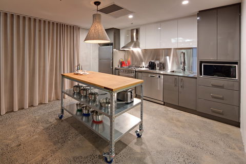 Zara Tower Serviced Apartments - Sunshine Coast Guide 9