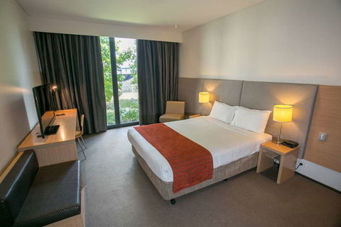 Alpha Hotel Eastern Creek - Sunshine Coast Guide 2
