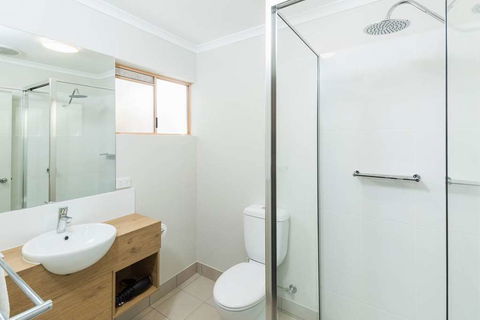 NIghtcap at Balaclava Hotel - Sunshine Coast Guide 0