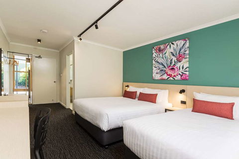 NIghtcap at Balaclava Hotel - Sunshine Coast Guide 2