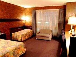 Albury Townhouse Motel - Sunshine Coast Guide 0