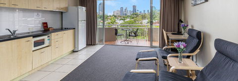 Wellington Apartment Hotel - Sunshine Coast Guide 2