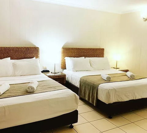 Pine Tree Motel - Sunshine Coast Guide 1