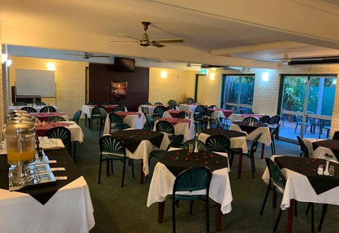 Pine Tree Motel - Sunshine Coast Guide 2