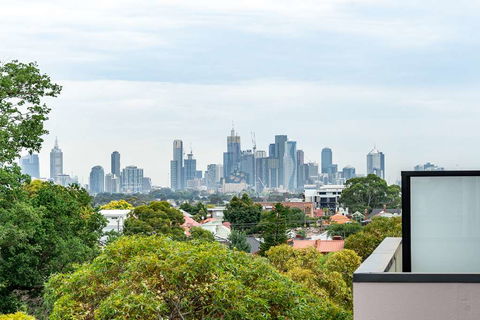 Artel Apartment Hotel Melbourne - Sunshine Coast Guide 1