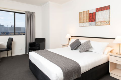 Adelaide Riviera Hotel - Sunshine Coast Guide 2