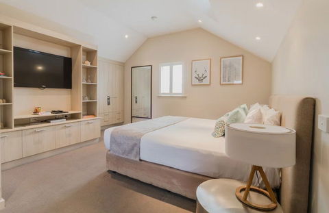 The Haus Studio Apartments - Sunshine Coast Guide 1