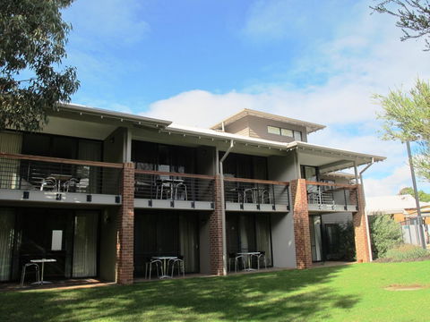 Margarets in Town Apartments - Sunshine Coast Guide 1