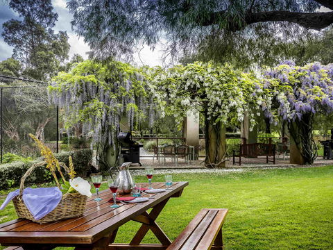 Grand Mercure Basildene Manor - Sunshine Coast Guide 4