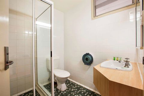 Dalrymple Motel - Sunshine Coast Guide 3