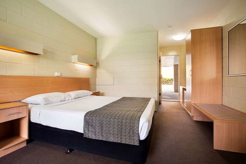 Dalrymple Motel - Sunshine Coast Guide 4