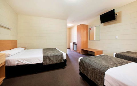 Dalrymple Motel - Sunshine Coast Guide 6