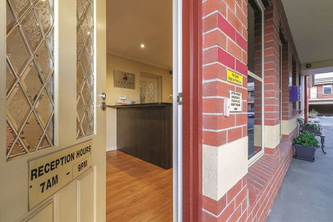 Lake Inn Ballarat - Sunshine Coast Guide 2