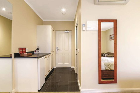 Lake Inn Ballarat - Sunshine Coast Guide 6